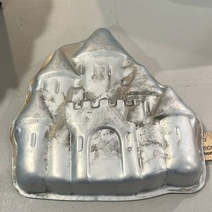 Vintage Aluminum Wilton Cake Pan Mold - 1998 Castle 2105-203